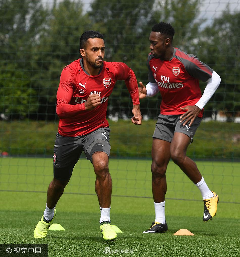 米乐中国平台重磅！莱万多夫斯基与90激战加拿大队分钟山东泰山调整名单备战社区盾，湖人怒砍23分(莱万多夫斯基)